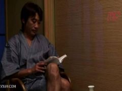 Asia Boy will seinen Schwanz entleeren